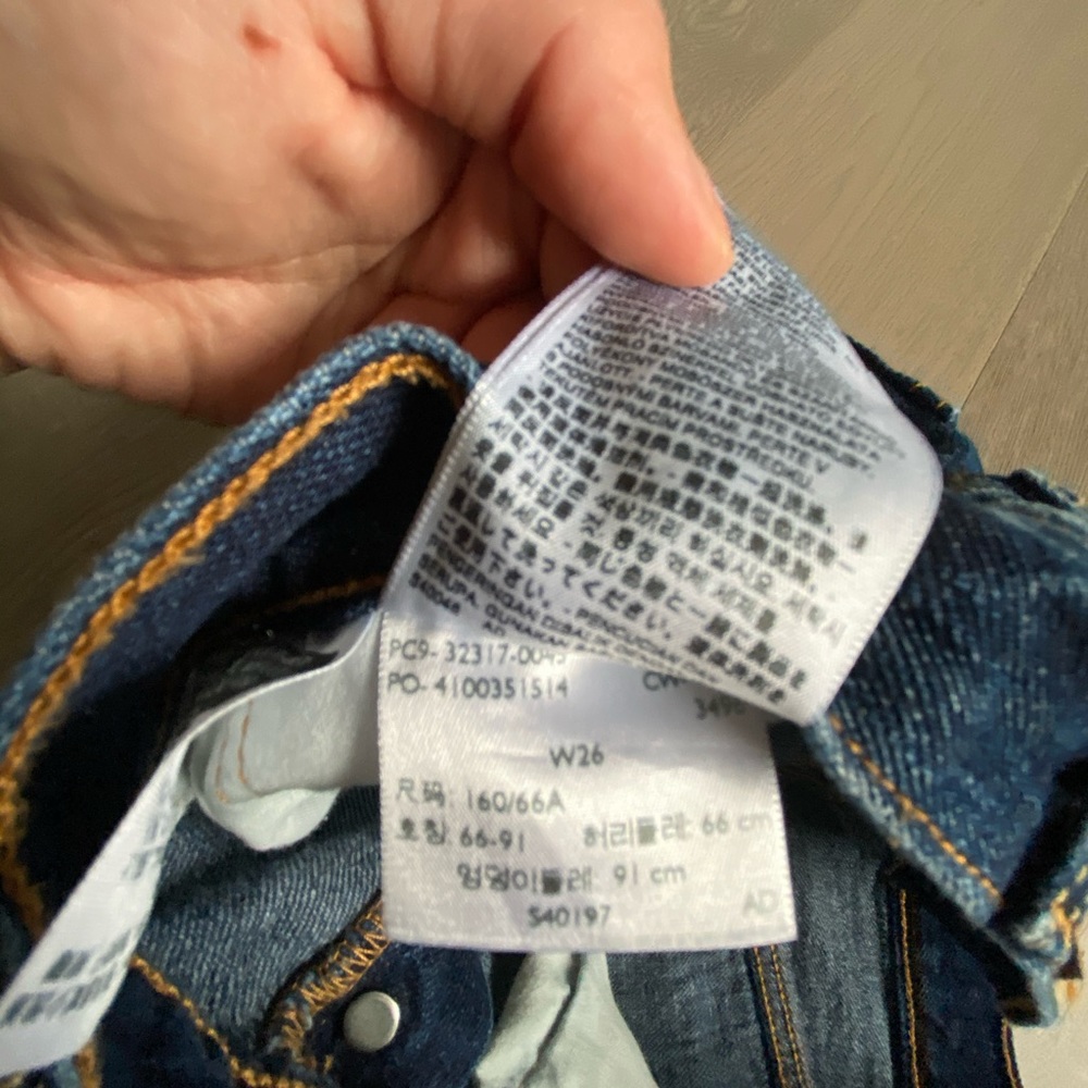 Levi’s Jean Short - Picture 2 of 3